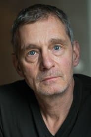 Hans-Uwe Bauer في دور Dr. Mewes