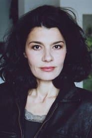 Katia Caballero dans le rôle de Mrs. Spanish Ambassador
