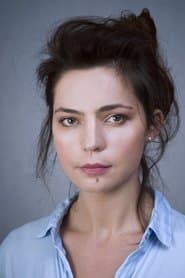 Maria Dinulescu في دور Shelby