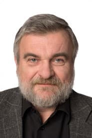 Krzysztof Dzierma في دور priest Antoni