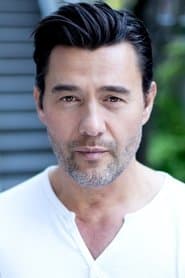 Steve Bacic في دور Skip #1