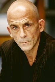 Emmanuel Karsen as Captain of the guard
