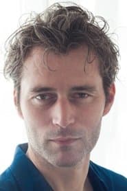 Declan Hannigan dans le rôle de David
