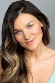 Heidi Herschbach dans le rôle de Perky Receptionist