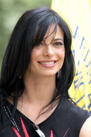 Natalia Estrada dans le rôle de Self