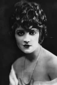Lucy Cotton في دور Hedda Dana