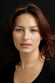Ayça Bingöl as Emine Akbaş