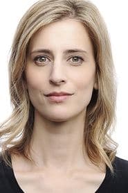 Christy Meyer dans le rôle de Cayley