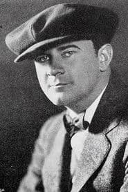Eddie Gribbon في دور Detective Anderson