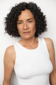 Wanda Ayala dans le rôle de Abuela