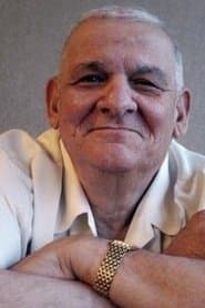 Sal Darigo في دور Desk Officer