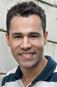 Rodrigo Sant'anna dans le rôle de Garçom Geraldo