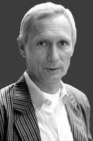 Arthur Brauss dans le rôle de Adolf