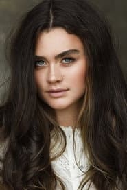 Lola Flanery dans le rôle de Alice Rutter