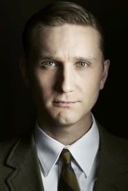Aaron Staton في دور Mike Neary