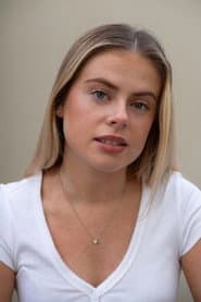 Kayleigh Carroll dans le rôle de Anne Brisket