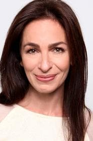Salli Saffioti dans le rôle de Clawdeen Wolf / Cleo de Nile (voice)