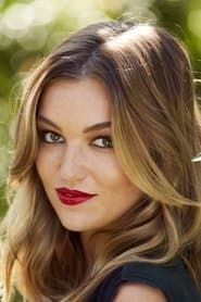 Lili Simmons في دور Lola