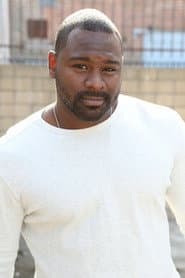 Mustafa Harris في دور Alex