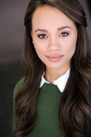 Amanda Tavarez dans le rôle de Carmen Santiago