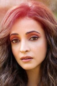 Sanaya Irani dans le rôle de Aaditi