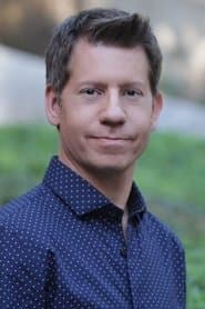 Eric Jacobson dans le rôle de Miss Piggy / Fozzie Bear / Animal / Sam Eagle (voice)