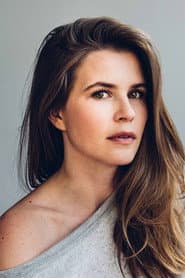 Caroline Palmer في دور Hotel Clerk