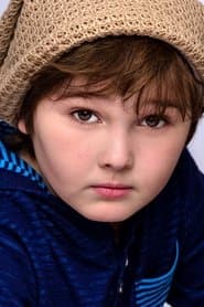 Cooper J. Friedman dans le rôle de IQ