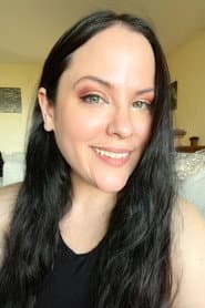 Melissa Medína dans le rôle de Menana (voice)