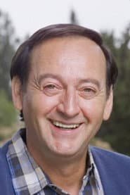 Joe Flaherty في دور General Raymond