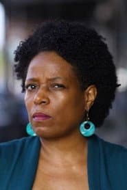 Deneen Tyler as Stephanie Davis