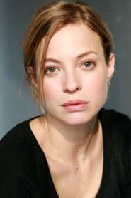 Elodie Frenck dans le rôle de Sabine