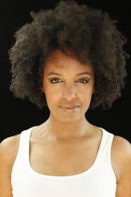 Benita Bailey dans le rôle de Esma Baile