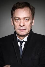 Sylvester Groth dans le rôle de Jonas Muller