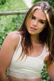 Christia Visser dans le rôle de Caroline Munro