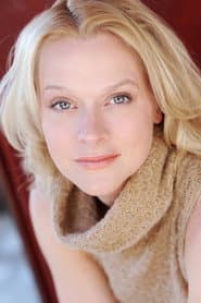 Kathryn Michelle dans le rôle de Lucy
