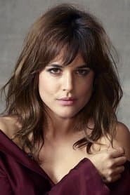 Adriana Ugarte dans le rôle de Julieta Arcos (young)