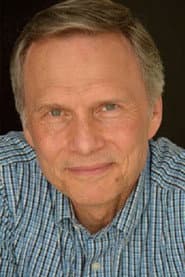 Bill Ewing dans le rôle de Hearse Driver