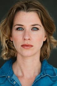 Aïda Ballman dans le rôle de She