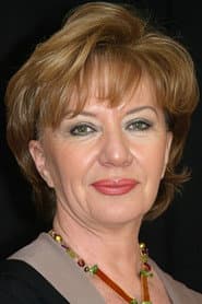 Güzin Özyağcılar dans le rôle de Selma