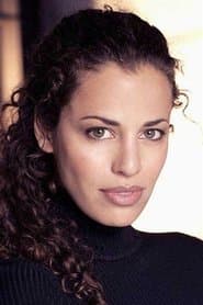 Athena Karkanis في دور Agent Perez