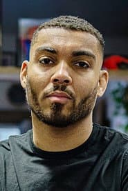 Solomon Dacres dans le rôle de Self