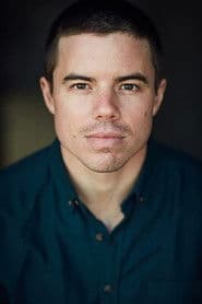 David Hull dans le rôle de Alan