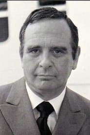 Norman Burton في دور Lou Bateman