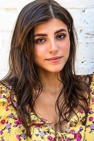 Julia Vasi dans le rôle de Alexa