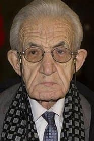 Ardeshir Kazemi في دور 100-year-old man