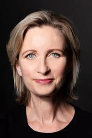 Pamela Hardy dans le rôle de Angela