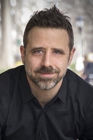 Mike Keller في دور Officer O'Callaghan