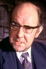 Redmond Phillips في دور Magistrate