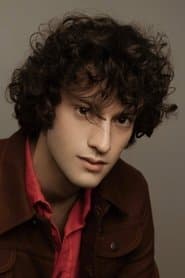 Dominic Sessa dans le rôle de Angus Tully